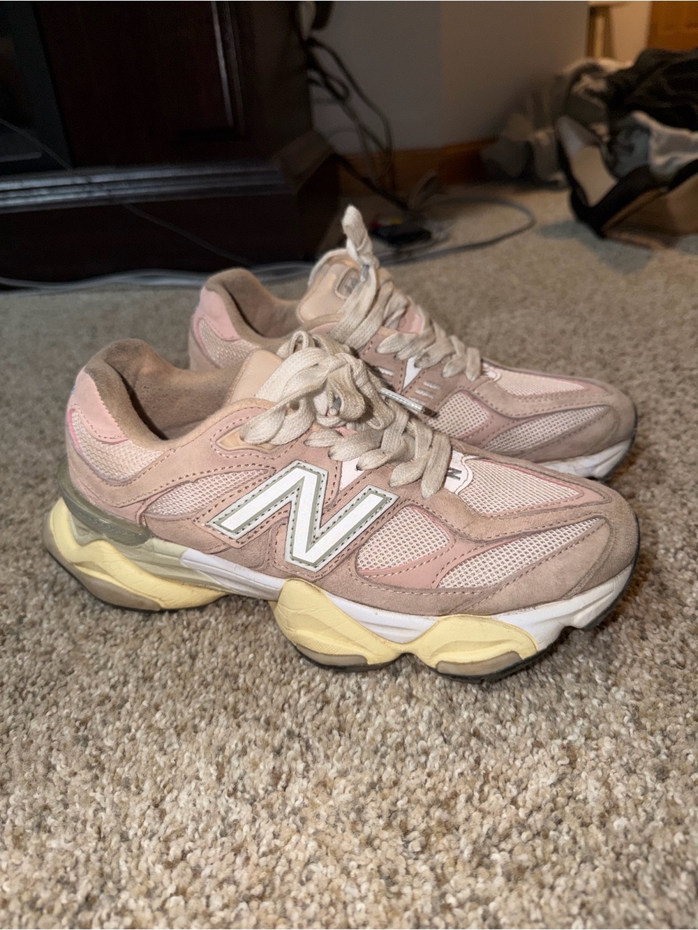 New Balance Women’s Pink Suede & Mesh Retro Runner
